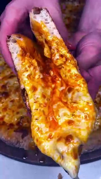 Follow for more ASMR videos🌮🍟 Credits: @pizzofart @shawneatz #mukbang #asmr #fastfood #asmreating
