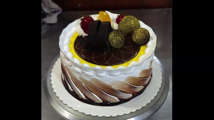 Torta decorado con ganache y oreo