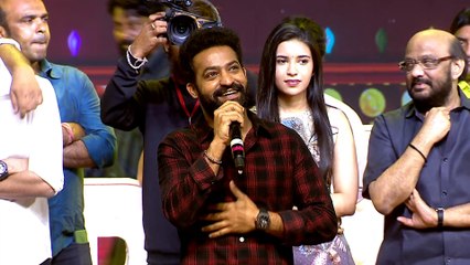 ఆపండ్రా బాబు ...ఫాన్స్ ని బ్రతిమిలాడుతున్న ఎన్టీఆర్ | Jr.NTR Fans Crazy Response At MAD Square