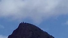 hay actividad en la punta de el cerro de los misterios #shorts humanoides de color negro caminando