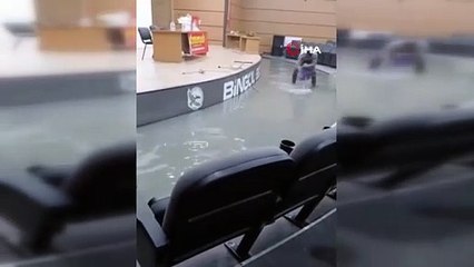 Deprem panelinde rezalet: Prof. Dr. Naci Görür salonu terk etti