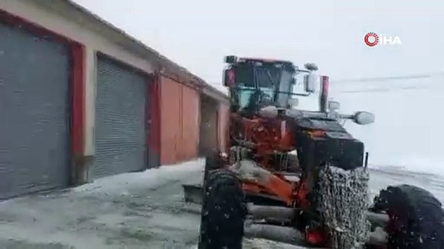 Kop Geçidi’nde kar yağışı etkili oluyor