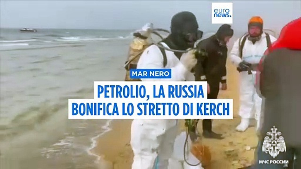 Petrolio, Mosca continua la bonifica del disastro ambientale nel Mar Nero