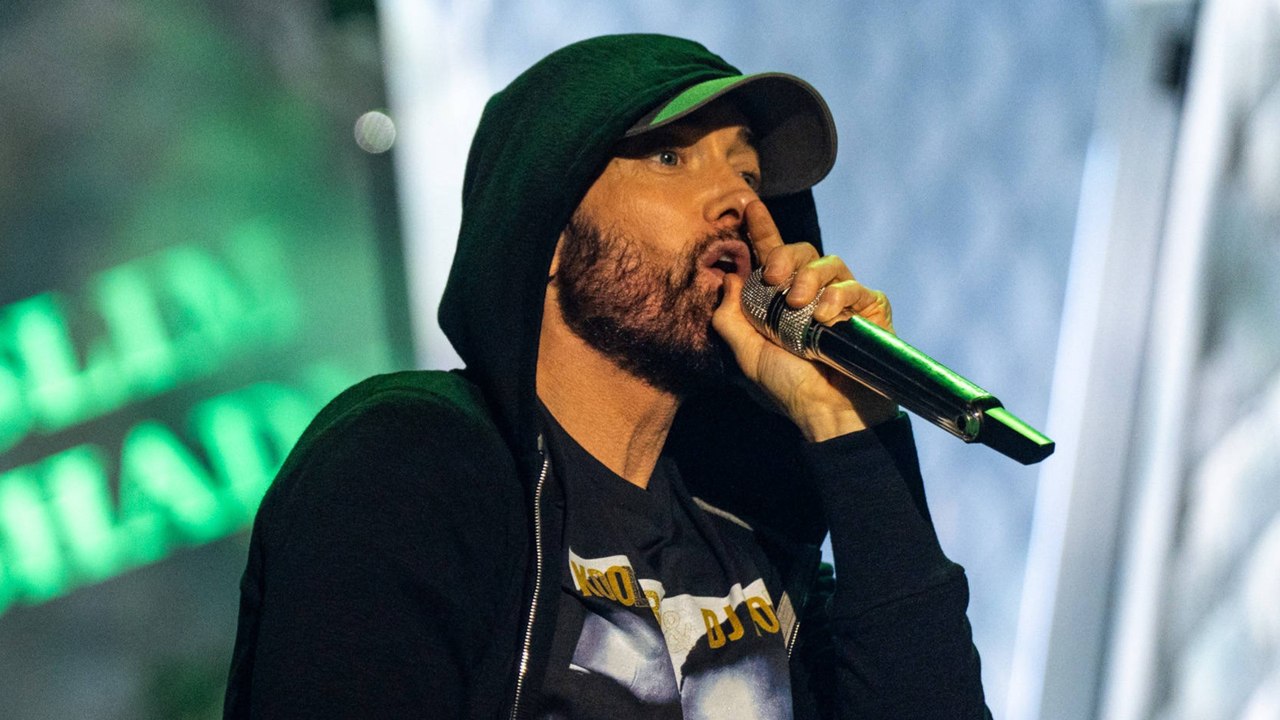 GALA VIDEO - Eminem grand-père à 52 ans : sa fille a accouché, le prénom et une jolie photo du bébé dévoilés !