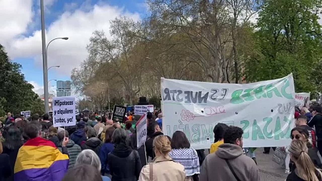 Los primeros mensajes de la manifestación contra la crisis de vivienda en Madrid