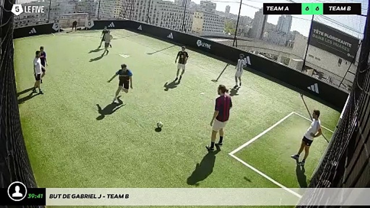 But de Gabriel J - Team B