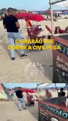 Vídeo mostra suspeito de homicídio sendo preso enquanto curtia praia