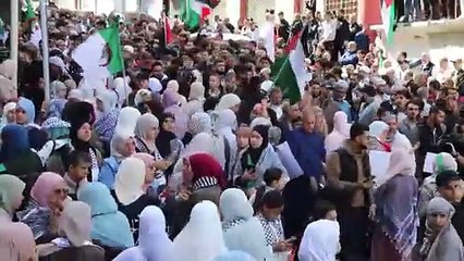 مئات الجزائريين يتجمعون في العاصمة دعما للفلسطينيين
