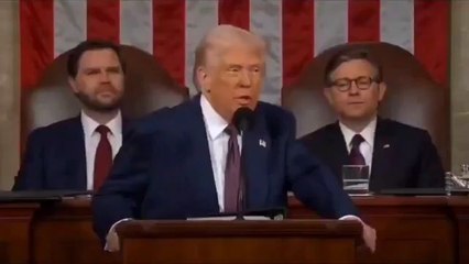 Donald Trump a pointé du doigt les DÉMOCRATES lorsqu'il a qualifié de « TRAFIC D'ÊTRES HUMAINS » pour une raison bien précise.Il le sait, et le monde commence à prendre conscience de la vérité. Les Démocrates et la cabale mondialiste de l'État profond