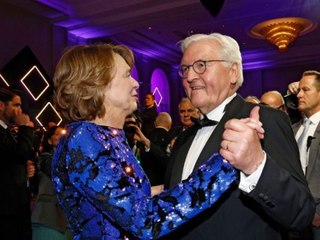 Steinmeiers tanzen übers Parkett: Glamour beim Bundespresseball