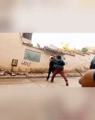 ¡Intimidaba a estudiantes! Sujeto ‘ebrio agrede con cuchillo a un padre de familia’