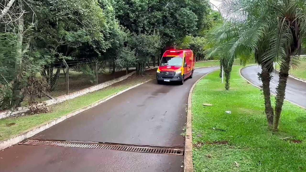 Menino de seis anos é socorrido após cair de escada em Associação às margens da BR-467, em Cascavel