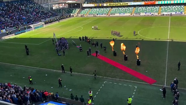 Linfield lift Irish League title after beating rivals Glentoran in Belfast