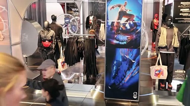Las marcas de ropa deportiva se desploman en bolsa por los aranceles de Trump a Asia