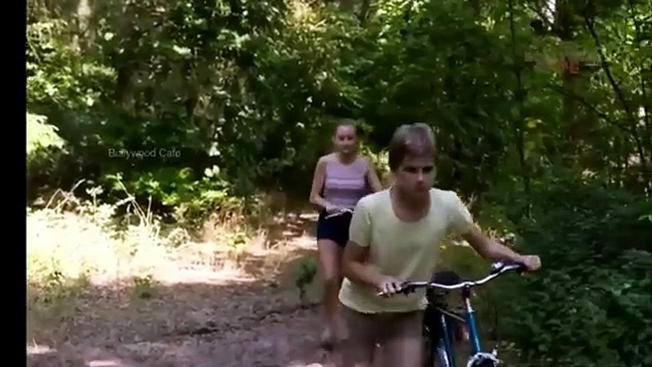 Summer Vacation With Mom Hollywood Movie Explained in Hindi _  Movie Explained by Bollywood Cafe