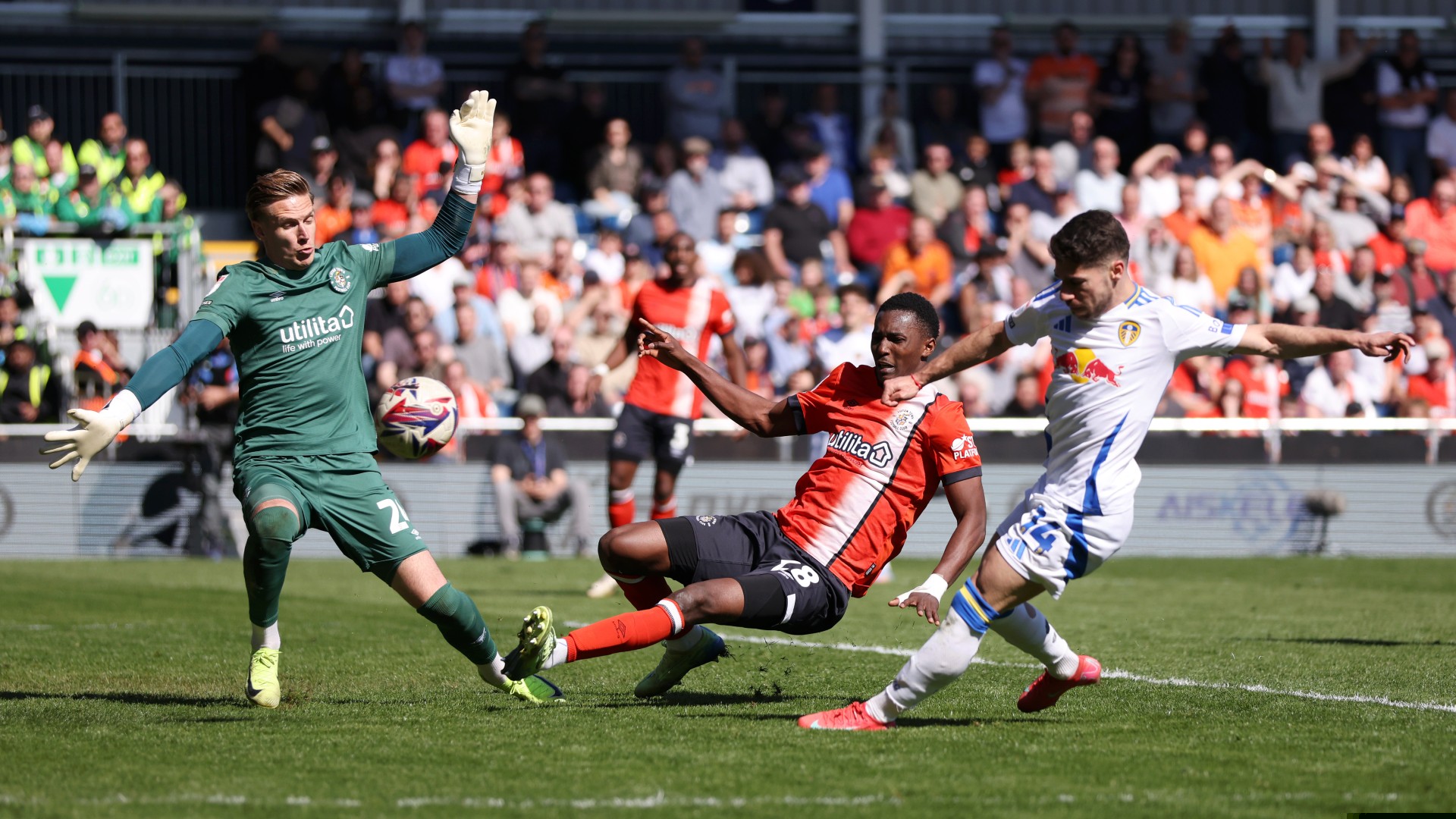 Luton Town v Leeds United