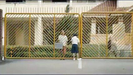 Quando Meus Pais Não Estão em Casa | movie | 2013 | Official Trailer