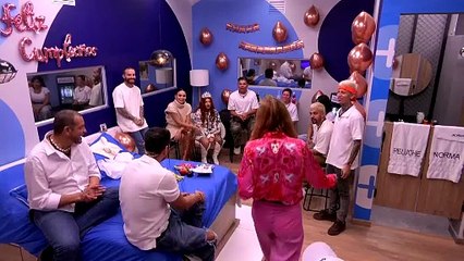 Norma se ENORGULLECIÓ al destapar regalos en La casa de los famosos Colombia