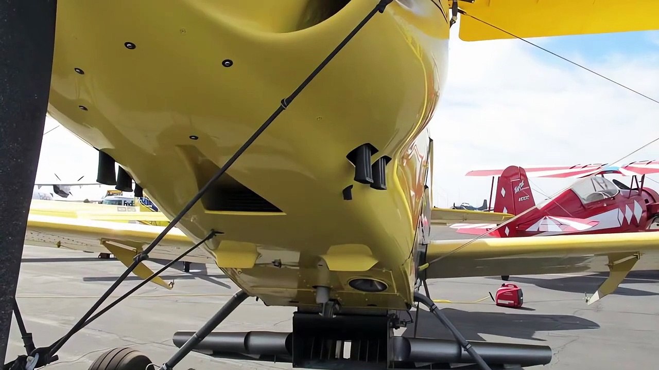 Grumman G 164C Ag Cat - biplane agricultural aircraft - HD