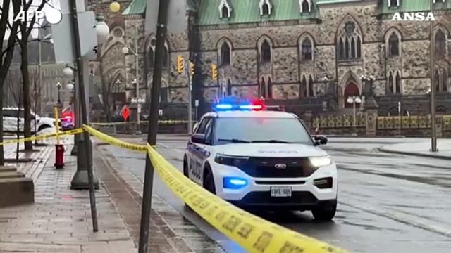 Canada, un uomo si barrica nel Parlamento a Ottawa: poi viene arrestato