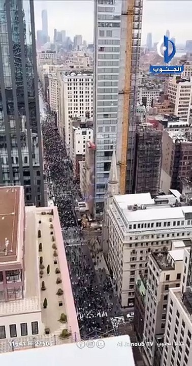 تظاهرة لشريحة العقود امام مجلس محافظة ديالى للمطالبة بالتعيين