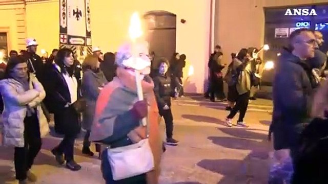 Sisma in Abruzzo, fiaccolata all'Aquila per le vittime di 16 anni fa