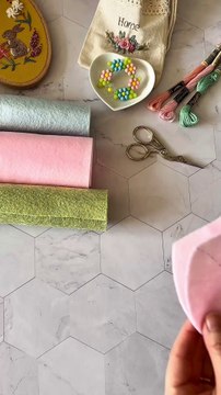 Tutoriel de broderie DIY œufs de Pâques en feutrine