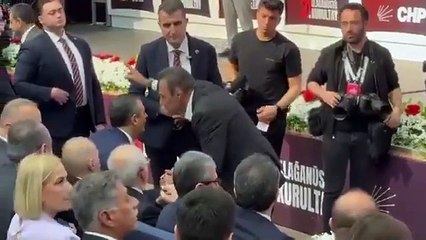 CHP Genel Başkan adayı olan Berhan Şimşek, başvuru saatini kaçırınca Özgür Özel ile tartıştı.