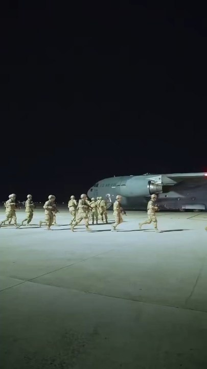 Les États-Unis ont officiellement transféré d'autres membres de gangs vénézuéliens expulsés vers la prison de sécurité maximale du Salvador, dans le cadre d'un effort plus large visant à lutter contre la criminalité transnationale.