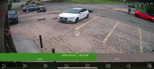 Colisão entre moto e Jeep deixa jovem de 19 anos gravemente ferida