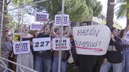 Estudiantes reciben a Mazón en la UPV con gritos de "vergüenza" y "dimisión"