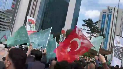 Hamas'ın çağrısına karşılık veren binler Siyonist konsolosluğa yürüdü