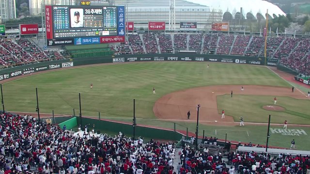 프로야구 60경기 만에 100만 관중 돌파...역대 최소 신기록 / YTN