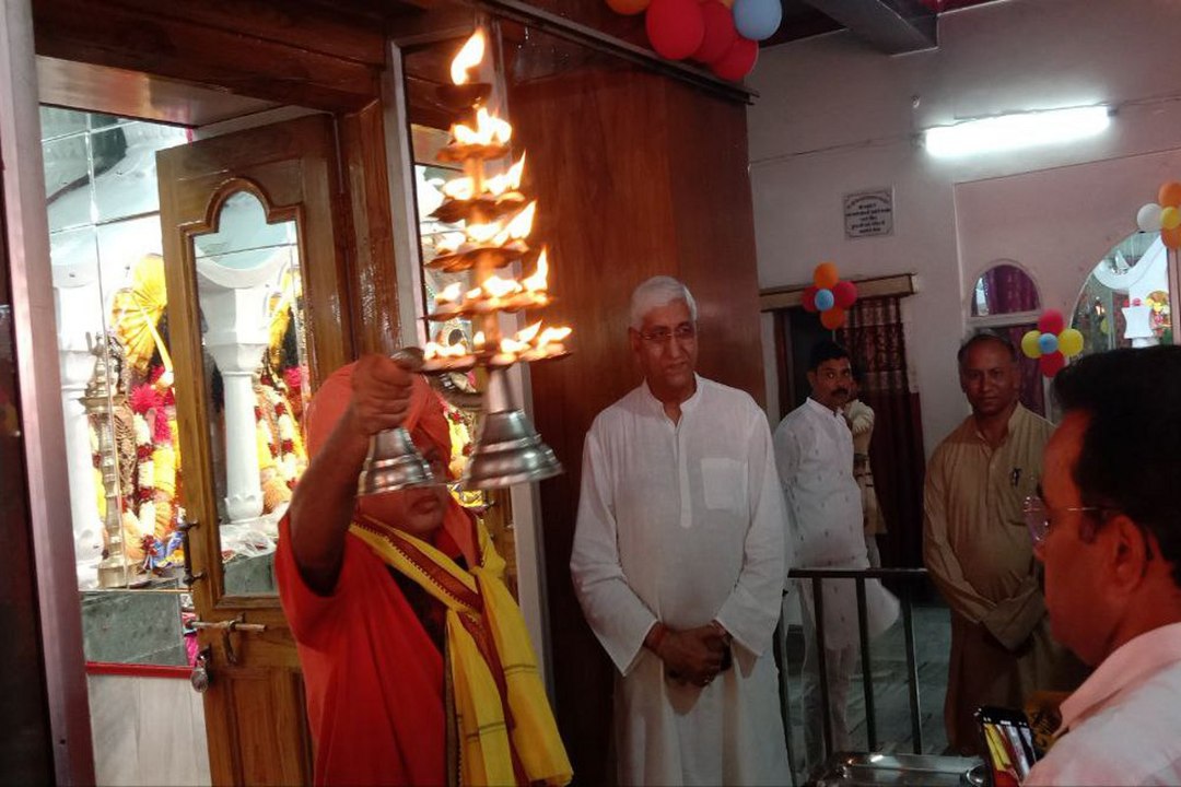 Chaitra Navratri 2025: Video: जन्मोत्सव पर जय श्रीराम के नारे से गूंज उठा मंदिर, शंखनाद के बीच सिंहदेव ने खोला पट, की पूजा-अर्चना