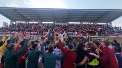 Livorno, l'urlo della curva ? da brividi: i cori per la promozione e l'omaggio a capitan Luci