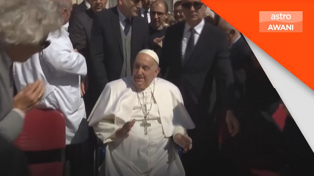Pope Francis muncul buat pertama kali sejak keluar dari hospital