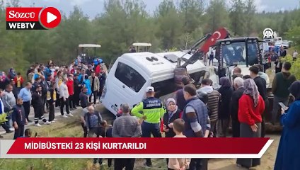 Yoldan çıkan ve devrilmemesi için traktörlere bağlanan midibüsteki 23 kişi kurtarıldı