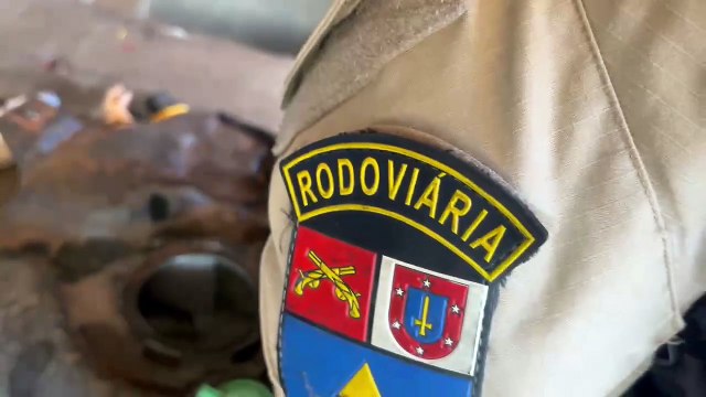 PRE apreende 32,5 quilos de cloridrato de cocaína escondidos em carro na PR-323 - 1