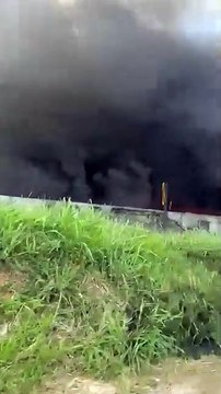 Carreta carregada com etanol explode e deixa rastro de destruição na BR-101