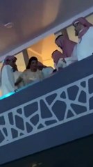 تعليق أصالة على قبلة الأمير السعودي عبد الرحمن بن مساعد على رأسها