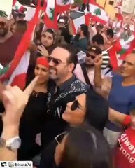 وائل جسّار وزوجته ميراي يرقصان مع المُتظاهرين اللبنانيين