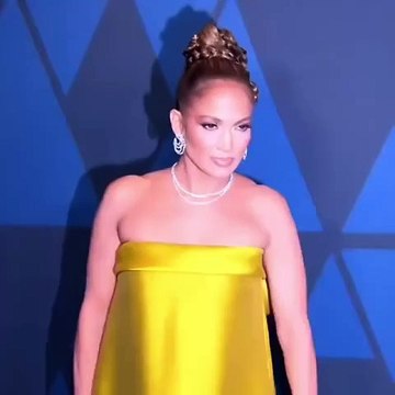 النجمات ينافسنَ على صيحات الموضة العصرية في حفل Governors Awards