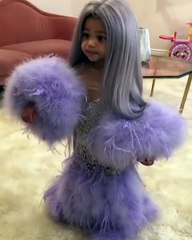 بشعرها الليلكي، ستورمي ويبستر نسخة عن أمّها كايلي