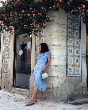 علامة واحدة فقط تلجأ إليها مدونات الموضة لإطلالات Street Style من وحي التسعينيات
