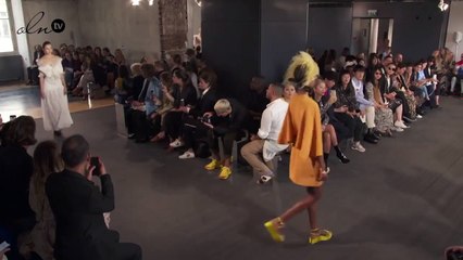 فيديو لعرض جيامباتيستا فالي الذي يأتينا بأجواء الحدائق الغنّاء