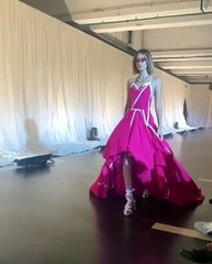 غياب المصمم لم يقللّ من أهمية عرض Off-White الذي تميّز بالملامح الرياضية والهندسية