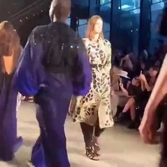 أزياء صيف 2020 من ألبيرتا فيريتي فيها الحبّ والحرية والقوّة