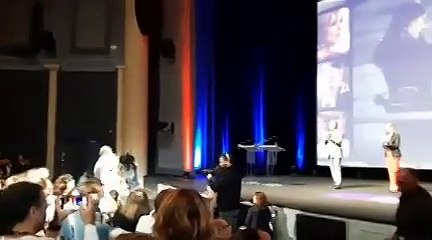 فستان شانيل الأبيض هذا سيمنحك شياكة الأميرات