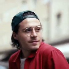 بعد مُباركة والدته لعلاقتهما، بروكلين بيكهام وعارضة الأزياء هانا كروس ينفصلان