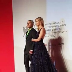 كيارا فيراغني وشقيقتاها يسرقن الأضواء في مهرجان البندقية 2019